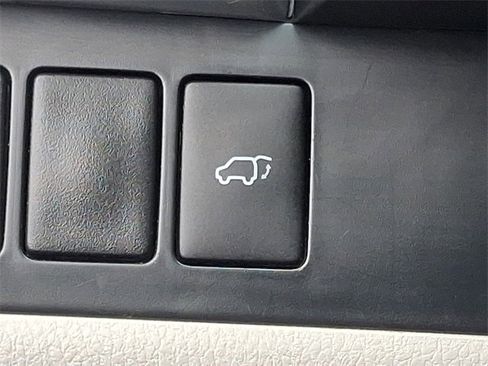 Used 2014 Toyota Highlander XLE image 25