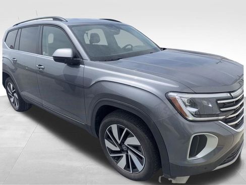 Used 2025 Volkswagen Atlas SE image 15