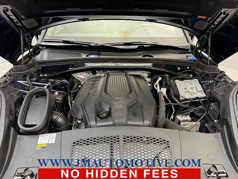 Used 2023 Porsche Macan AWD/4WD image 10