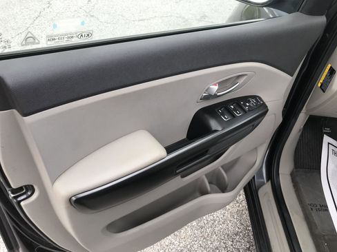 Used 2016 Kia Sedona LX w/ LX Convenience Package FWD image 8