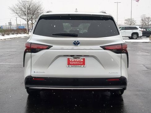 Used 2025 Toyota Sienna Platinum image 6