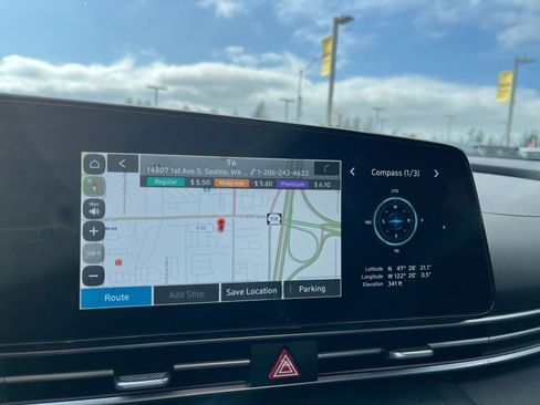 Used 2025 Hyundai Elantra SEL FWD image 20