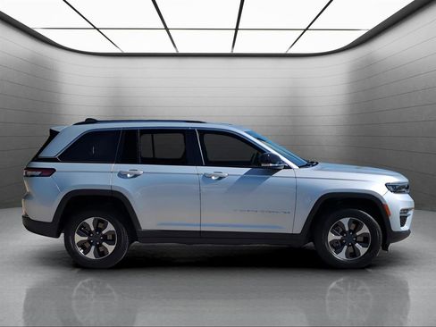 Used 2024 Jeep Grand Cherokee Limited 4xe image 7