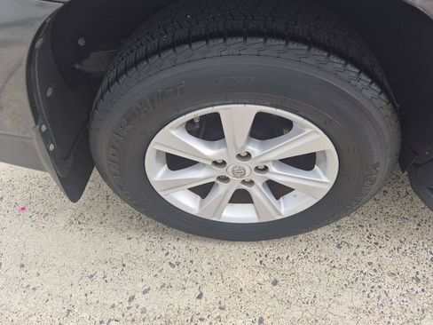 Used 2011 Toyota Highlander SE w/ Tow Pkg AWD/4WD image 8