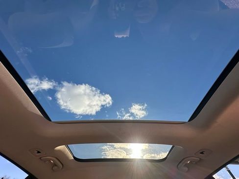 Used 2017 Mercedes-Benz GLC 300 4MATIC image 18