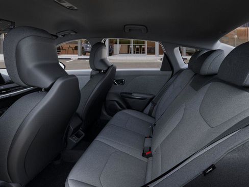 New 2025 Kia K4 LXS image 18