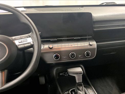 Used 2024 Hyundai Kona SE image 18