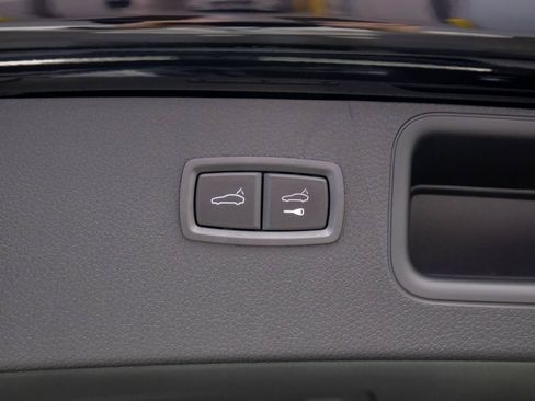 Certified 2026 Porsche Macan AWD/4WD image 30