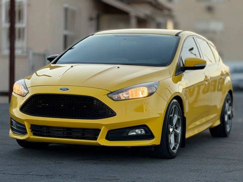Used 2017 Ford Focus ST image 4