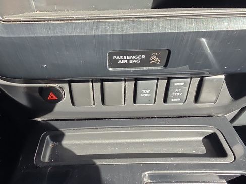 Used 2015 Nissan Titan SV w/ SV Value Truck Package image 24