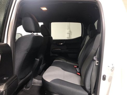 Used 2022 Toyota Tacoma TRD Sport image 15