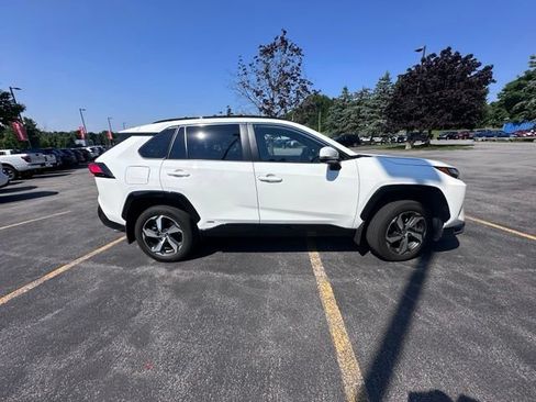 Used 2025 Toyota RAV4 SE AWD/4WD image 2