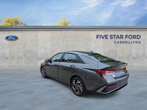 Used 2025 Hyundai Elantra Sport image 6