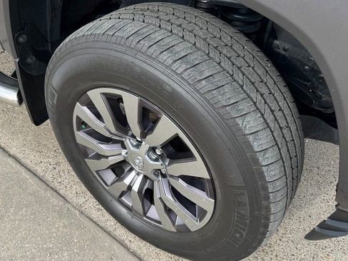 Used 2021 Toyota Tacoma Limited image 25