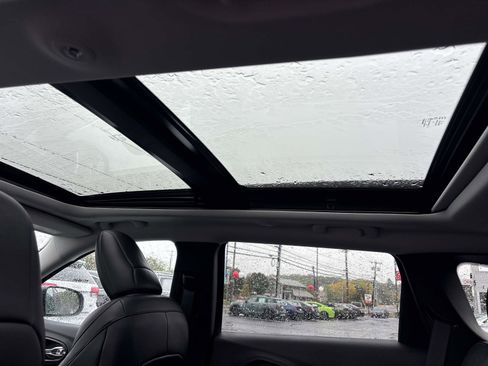 Certified 2022 Jeep Cherokee Limited w/ Elite Package image 13