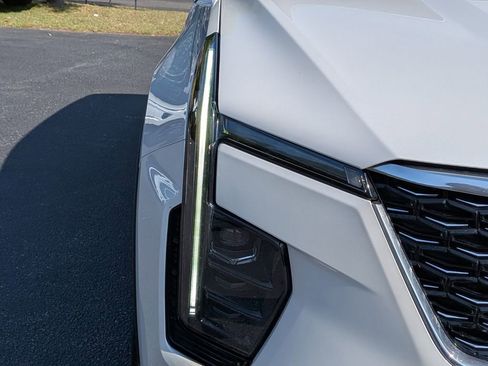 Certified 2024 Cadillac XT4 Premium Luxury FWD image 12