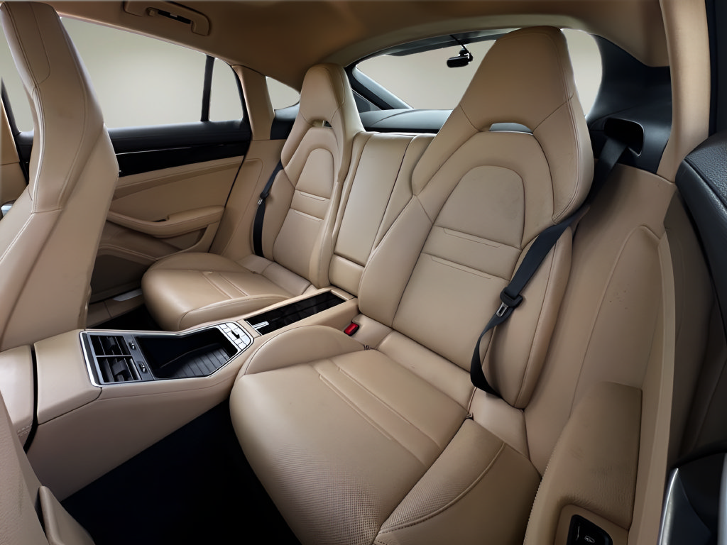 Used 2018 Porsche Panamera RWD image 16