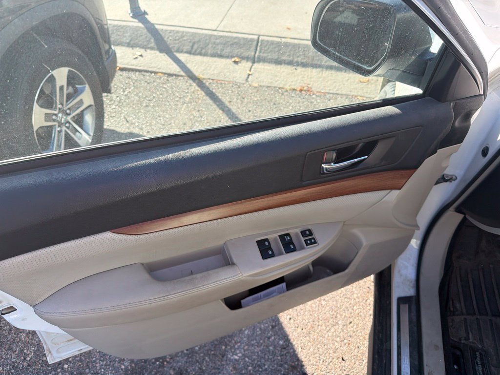 Used 2013 Subaru Outback 2.5i Limited w/ Moonroof Pkg AWD/4WD image 11