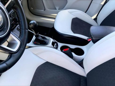 Used 2017 Jeep Compass Latitude w/ Popular Equipment Group image 14