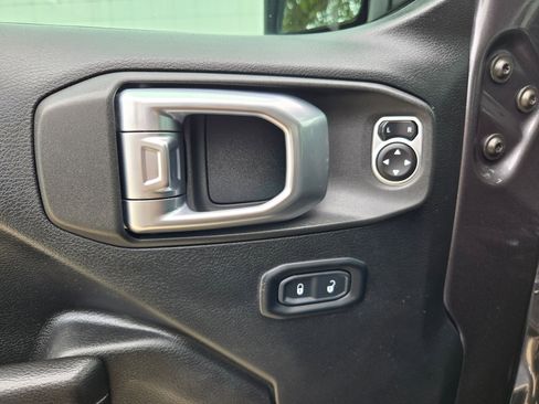 Used 2018 Jeep Wrangler Unlimited Sport S AWD/4WD image 20