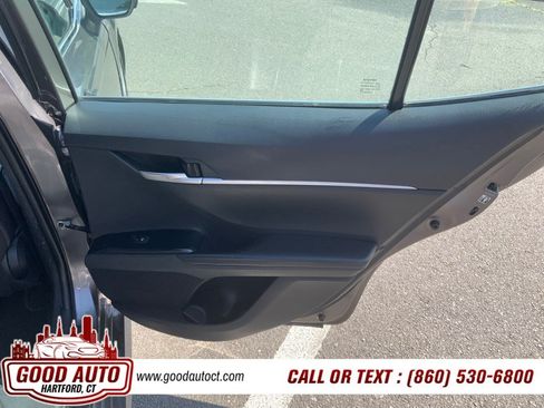Used 2019 Toyota Camry LE FWD image 10