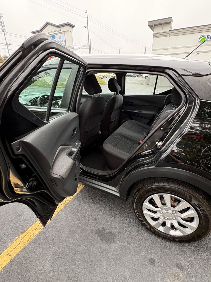 Used 2019 Nissan Kicks S FWD image 11