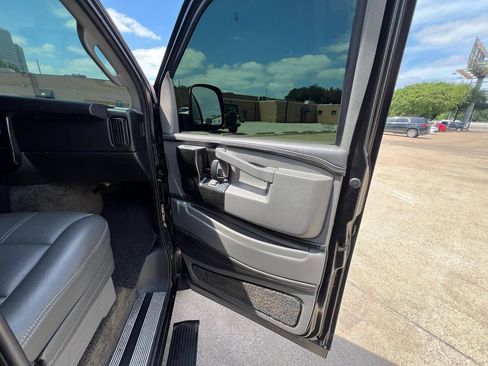 Used 2016 Chevrolet Express 2500 RWD image 39