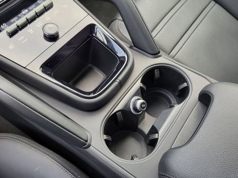 Used 2025 Porsche Cayenne Coupe image 23