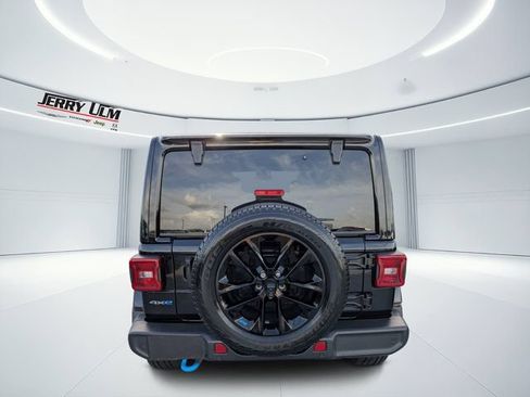 Used 2023 Jeep Wrangler Unlimited Sahara w/ Cold Weather Group AWD/4WD image 4