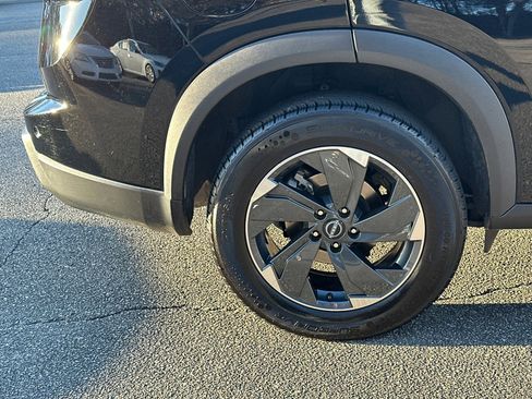 Used 2024 Nissan Rogue SV image 17