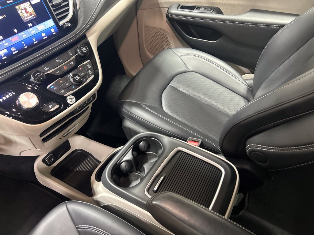 Used 2024 Chrysler Pacifica Limited FWD image 26