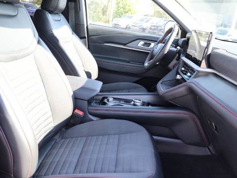 Used 2025 Ford Explorer ST-Line w/ Premium Package AWD/4WD image 15