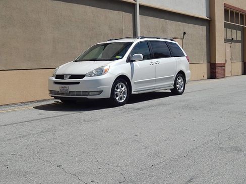 Used 2005 Toyota Sienna XLE Limited image 15