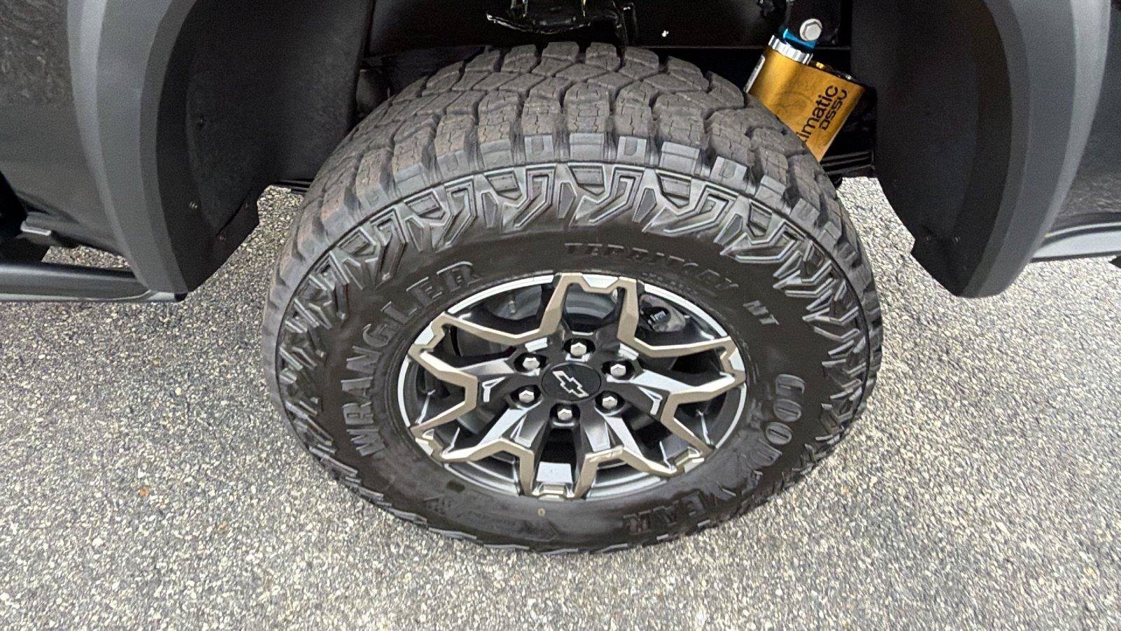 New 2026 Chevrolet Colorado ZR2 w/ Technology Package AWD/4WD image 13