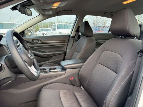 Used 2025 Nissan Altima 2.5 SV image 9