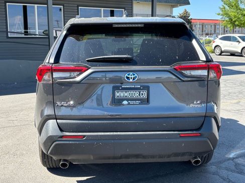 Used 2020 Toyota RAV4 LE AWD/4WD image 4