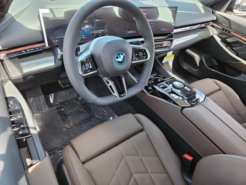 New 2026 BMW i5 eDrive40 w/ M Sport Package RWD image 3