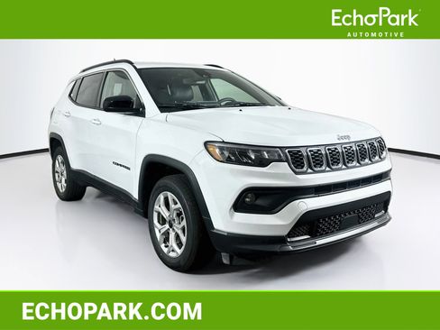 Used 2025 Jeep Compass Latitude AWD/4WD image 1