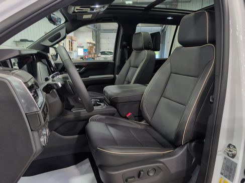 Used 2026 GMC Yukon Elevation w/ Elevation Premium Package AWD/4WD image 7