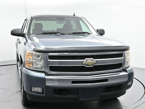 Used 2011 Chevrolet Silverado 1500 LT w/ All-Star Edition AWD/4WD image 2