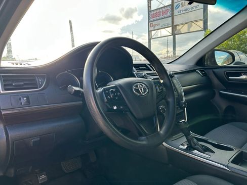 Used 2016 Toyota Camry LE FWD image 11