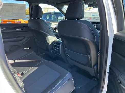 New 2025 Jeep Grand Cherokee 4WD image 28