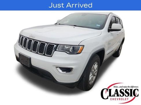 Used 2019 Jeep Grand Cherokee Laredo image 5