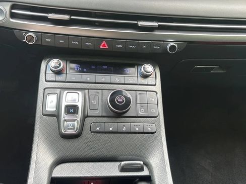 Used 2024 Hyundai Palisade Limited FWD image 13