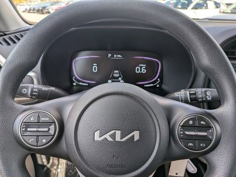 Used 2025 Kia Soul LX w/ LX Technology Package FWD image 32