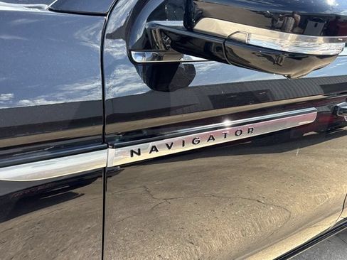 Used 2025 Lincoln Navigator Reserve AWD/4WD image 15