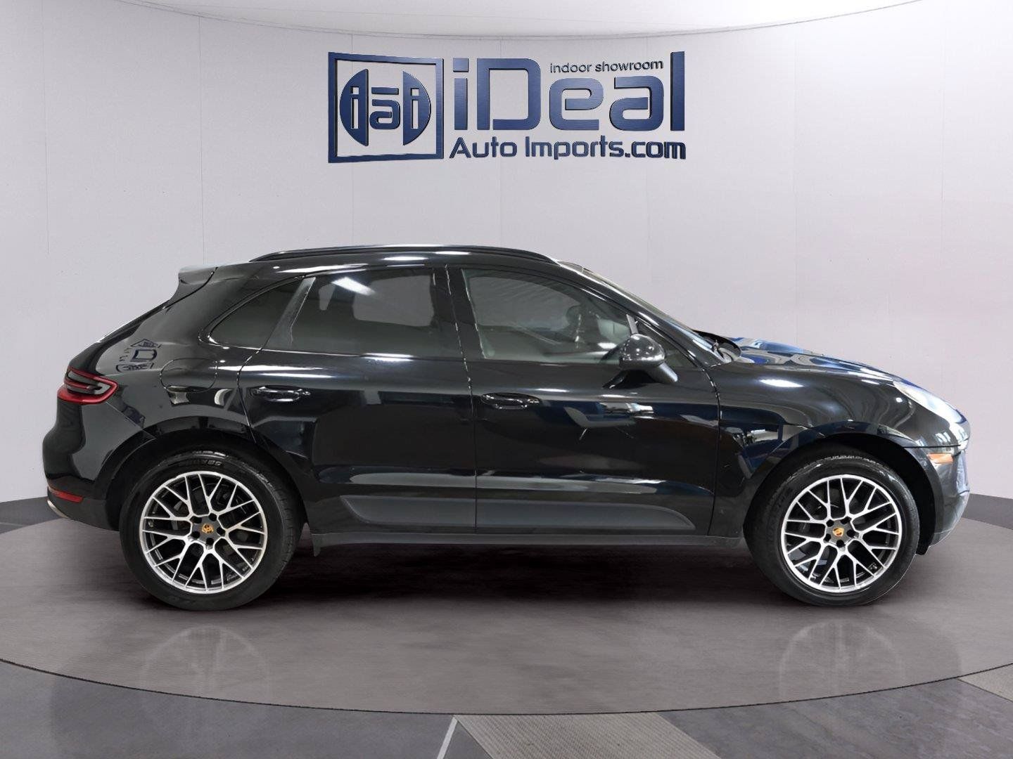 Used 2018 Porsche Macan AWD/4WD image 6