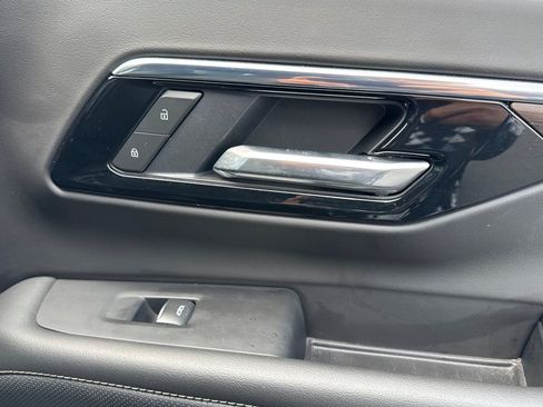 Used 2025 Chevrolet Suburban Premier image 21