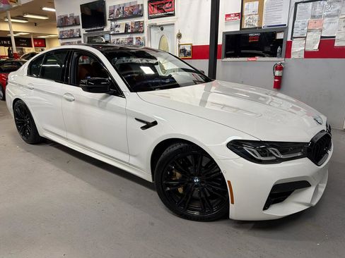 Used 2023 BMW M5 image 1