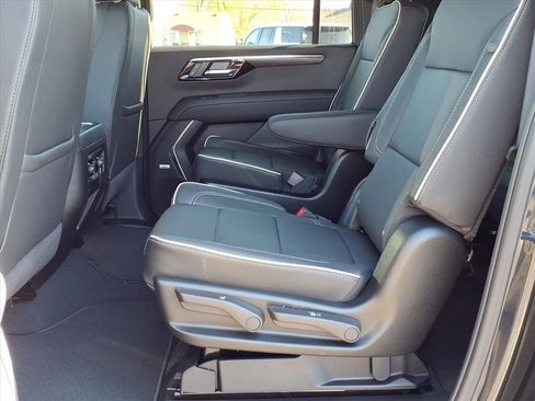New 2026 Chevrolet Suburban Premier w/ Sun And Tow Package AWD/4WD image 9